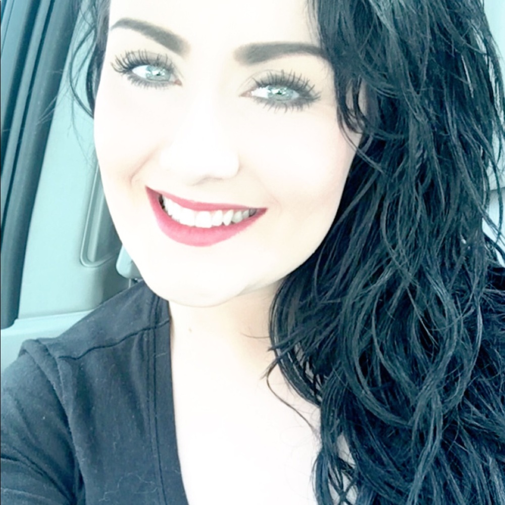 Meet your Posher, Abigail